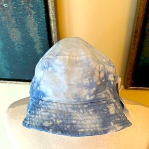 NWT Urban outfitters acid washed Bucket Hat